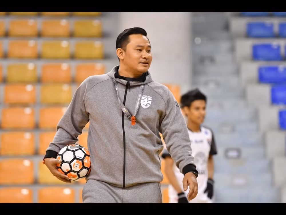 Rakphon Sainetngam sẽ làm HLV trưởng ĐT Futsal Thái Lan. Ảnh: FAT