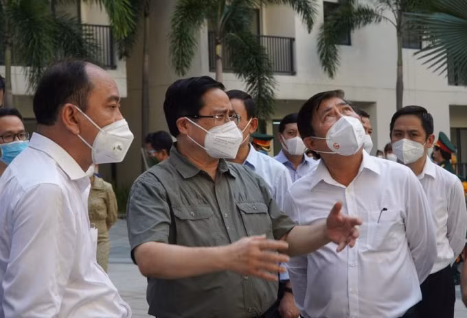 Thủ tướng Phạm Minh Chính kiểm tra Bệnh viện dã chiến điều trị COVID-19 ở TP Thủ Đức (TP Hồ Chí Minh)