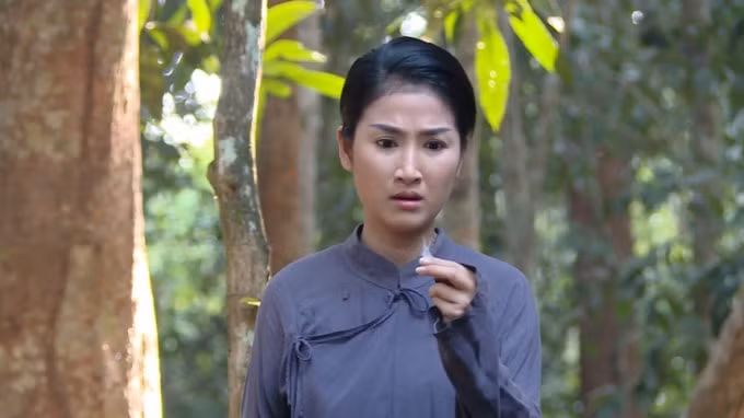 Quỳnh Lam chưa thực sự hóa thân vào nhân vật khi vẫn còn quan trọng vẻ đẹp của bản thân dù vai của chị rất nghèo khổ.