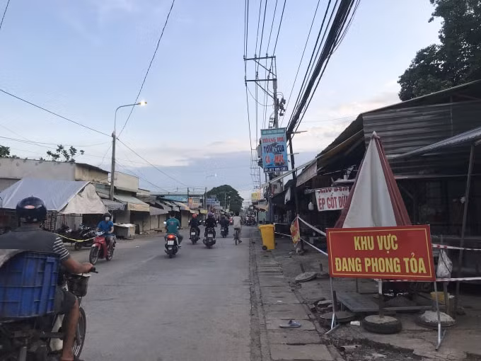 Phong tỏa khu vực chợ dân sinh trên đường Đinh Quang Ân (phường Phước Tân, TP. Biên Hoà).