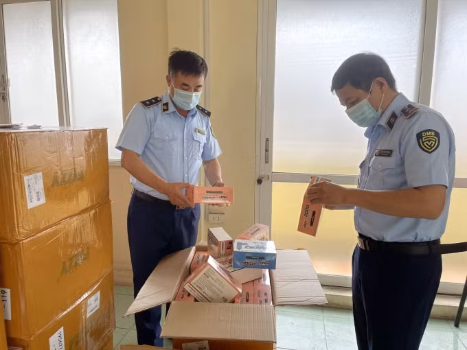 Hiện lực lượng chức năng đã tạm giữ toàn bộ số hàng trên, để xử lý theo quy định của pháp luật.