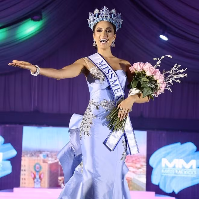 Người đẹp Karolina Vidales đã giành chiến thắng nhờ vẻ đẹp rạng ngời, thông thạo bốn thứ tiếng và sẽ là đối thủ của Đỗ Thị Hà tại Miss World 2021 sắp tới.