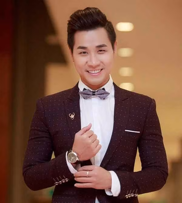 MC Nguyên Khang và chuỗi nhà hàng chả cá gặp khó trong mùa dịch.