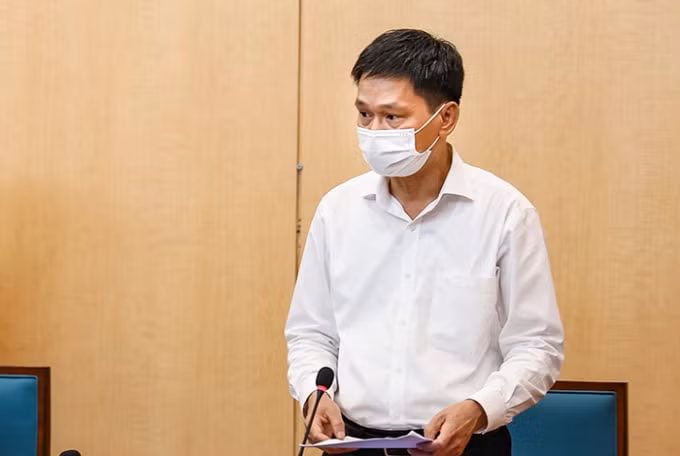 Phó Giám đốc Sở Y tế Vũ Cao Cương báo cáo tại phiên họp. Ảnh: HNP