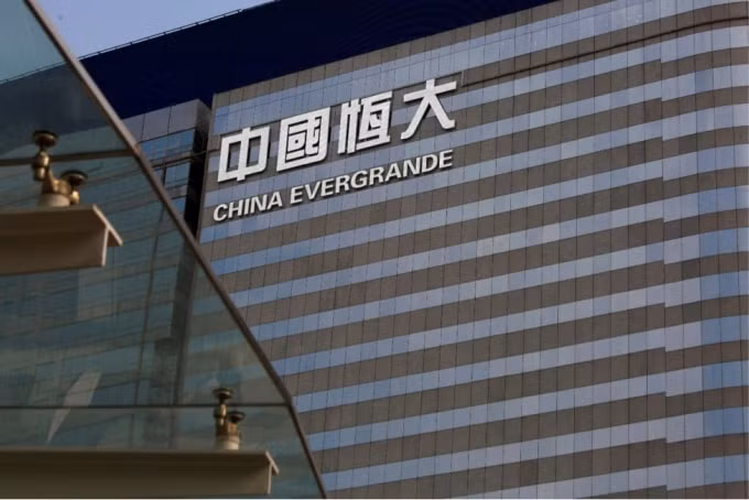 Trung Quốc lo ngại về “bom nợ” khủng của đế chế bất động sản Evergrande. Ảnh: Bloomberg.