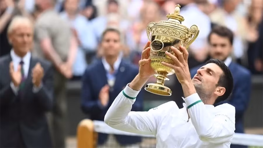 Tay vợt Djokovic giành ngôi vô địch Wimbledon 2021. Ảnh: internet