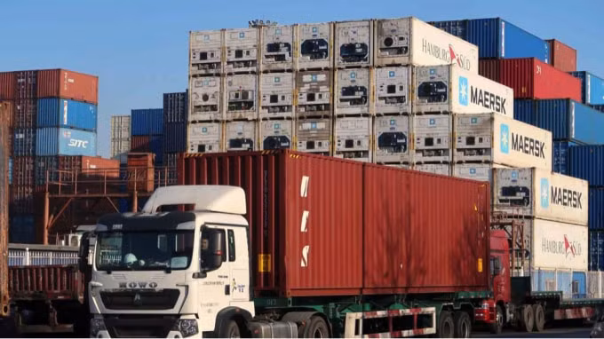 Dữ liệu hải quan cho thấy vào ngày 13 tháng 7, Nhập khẩu của Trung Quốc cũng đánh bại dự báo trong tháng 6, mặc dù tốc độ tăng đã giảm bớt từ tháng 5, với giá trị nhập khẩu tăng do giá nguyên liệu thô cao. Ảnh: Reuters.