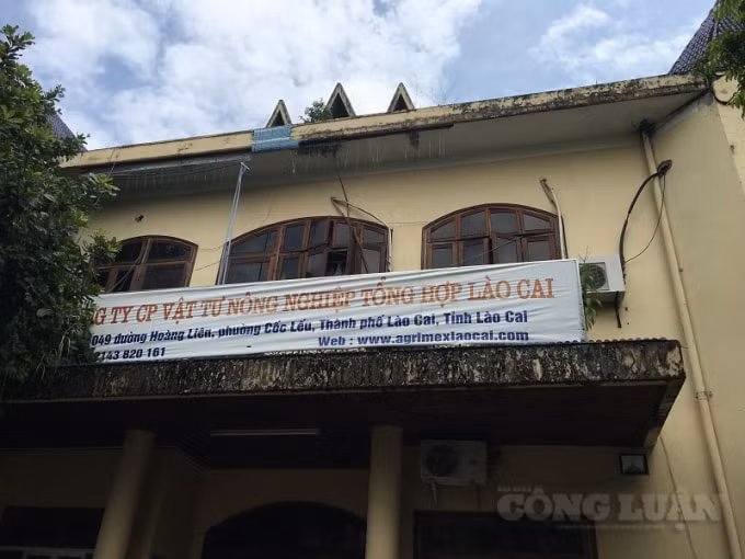 Một trụ sở nhà đất công sản tại Lào Cai đã được đem bán đấu giá với giá rẻ nhưng doanh nghiệp trúng đấu giá lại bỏ hoang.