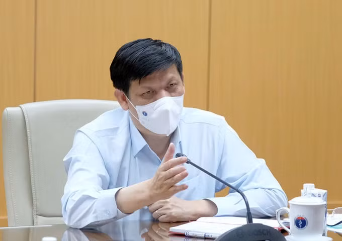 Hiện nay công tác điều trị bệnh nhân COVID-19 đang được thực hiện hết sức khẩn trương (ảnh TL).
