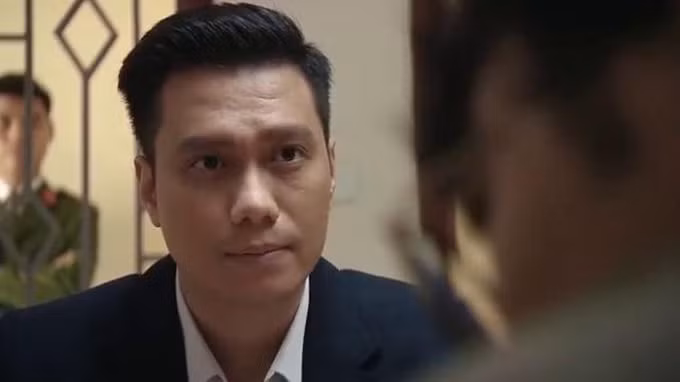 Đông Hòa thuộc dạng vai phản diện quen thuộc đối với Việt Anh nhưng anh vẫn hóa thân rất ấn tượng.
