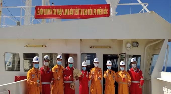 Lễ đón chuyến tàu nhập lạnh đầu tiên tại kho nổi LPG miền Bắc.