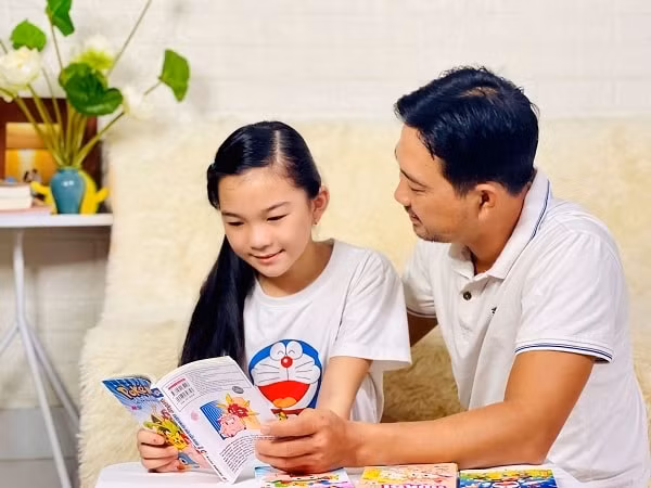 Anh Hà dành nhiều thời gian bên con và cùng con lên kế hoạch cho những ngày hậu giãn cách