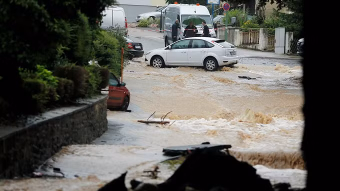 Mưa lớn khiến 6 ngôi nhà bị sập ở Rhineland-Pfalz khiến ít nhất 31 người mất tích - Ảnh: Reuters