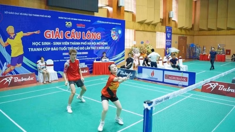 chuyen nghiep giau cam xuc cua san choi cau long tre hinh 2