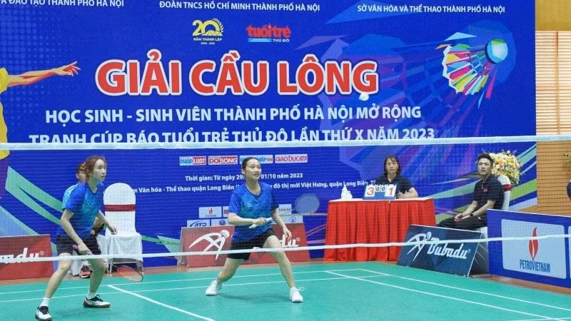 chuyen nghiep giau cam xuc cua san choi cau long tre hinh 1