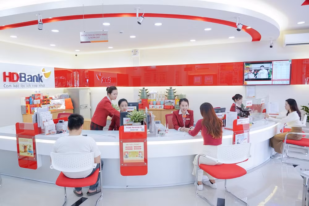 hdbank sat canh cung khach hang vuot qua con bao yagi hinh 2