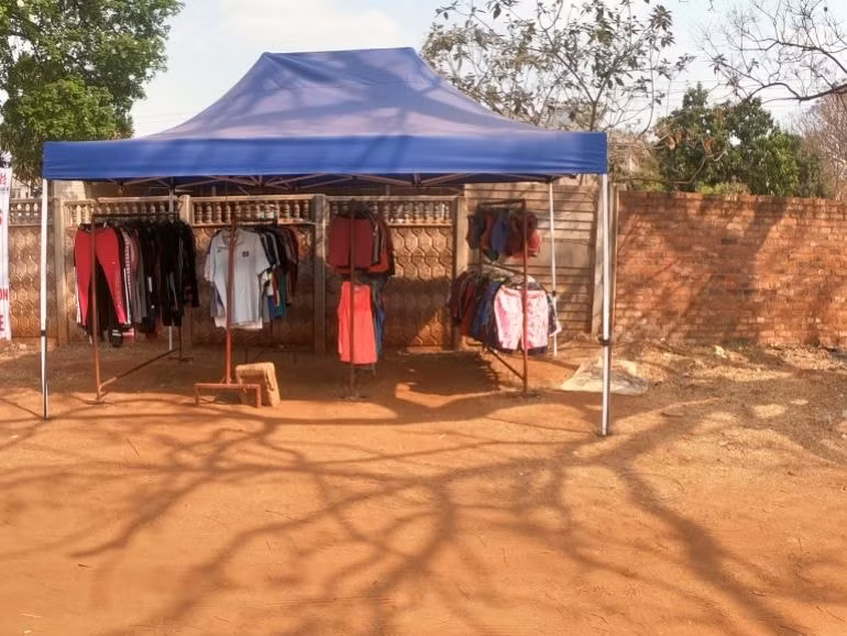 quan ao cu dat hang o zimbabwe anh huong xau den nganh ban le hinh 4