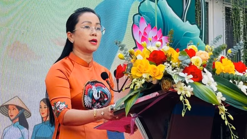 phat dong thang ao dai ha noi nhan ky niem 70 nam ngay giai phong thu do hinh 1