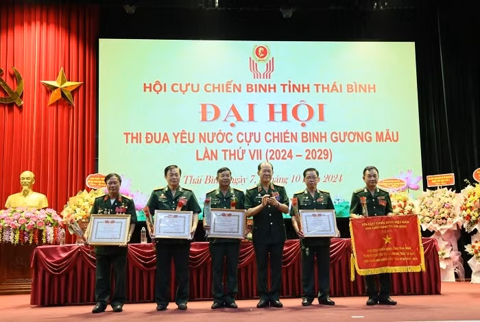 thai binh day manh hon nua phong trao thi dua cuu chien binh guong mau hinh 3