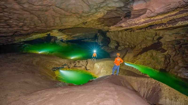 phat hien ho nuoc bi an o phong nha ke bang hinh 1