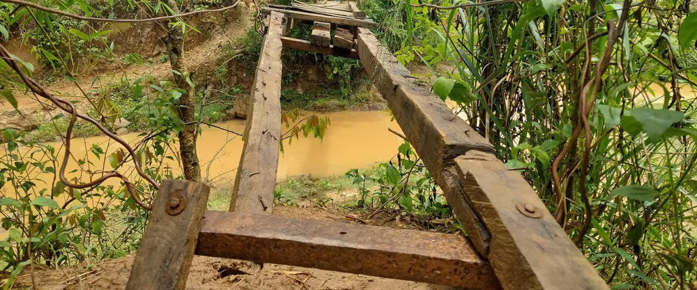 can canh loat cau treo xuong cap nguy hiem mua mua lu o kon tum hinh 8