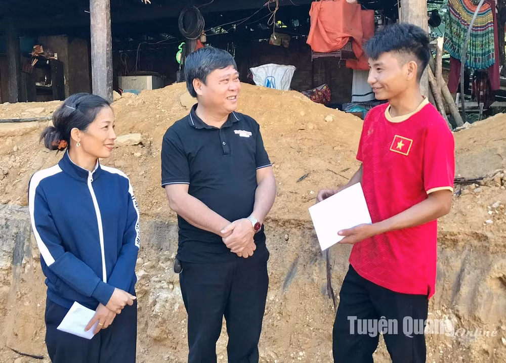 bao tuyen quang xay dung nha moi cho gia dinh co hoan canh dac biet kho khan hinh 1