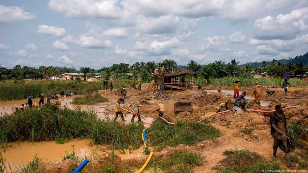nhung mo vang tho phi noi nhuc nhoi o ghana va chau phi hinh 1