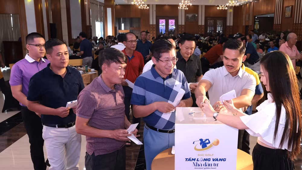 giai golf tam long vang nha dau tu quyen gop hon 500 trieu dong den nhung hoan canh kho khan hinh 2