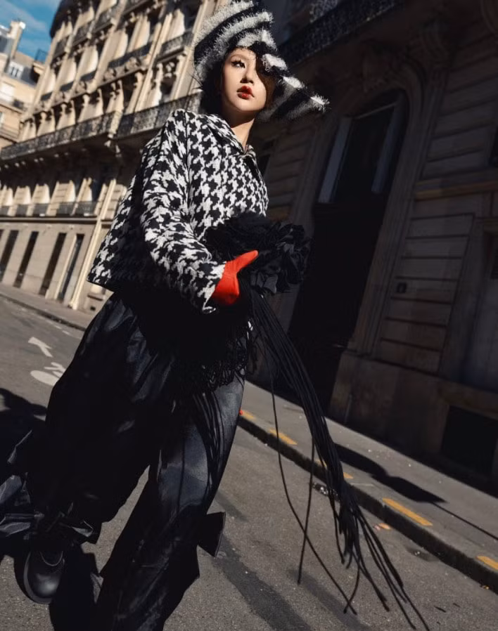 quynh anh shyn bung no tai paris fashion week 2025 voi tao hinh toc doc dao hinh 1