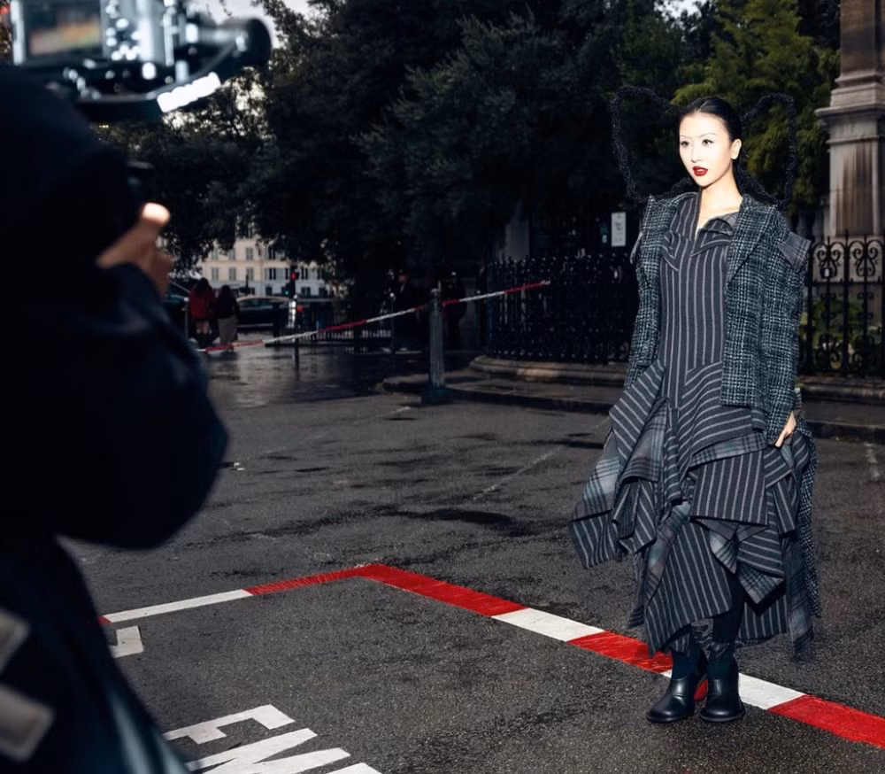 quynh anh shyn bung no tai paris fashion week 2025 voi tao hinh toc doc dao hinh 2