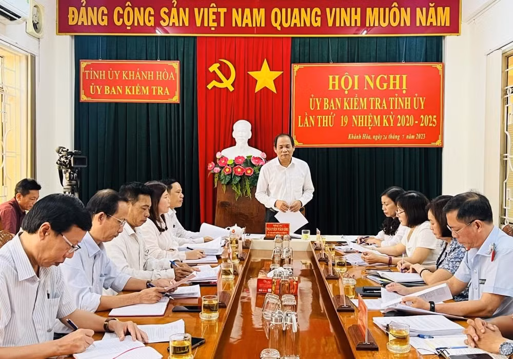 khanh hoa ky luat canh cao chu tich ubnd thi xa ninh hoa hinh 1