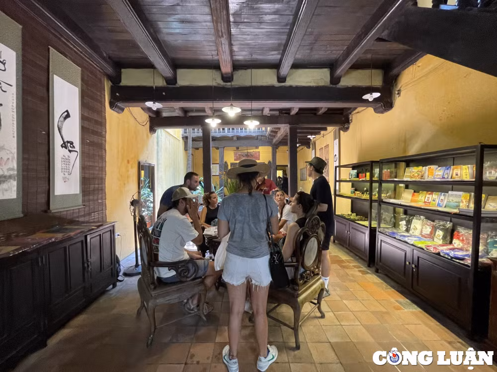 doc dao voi kien truc ngoi nha co hon 130 nam tuoi giua long ha noi hinh 4