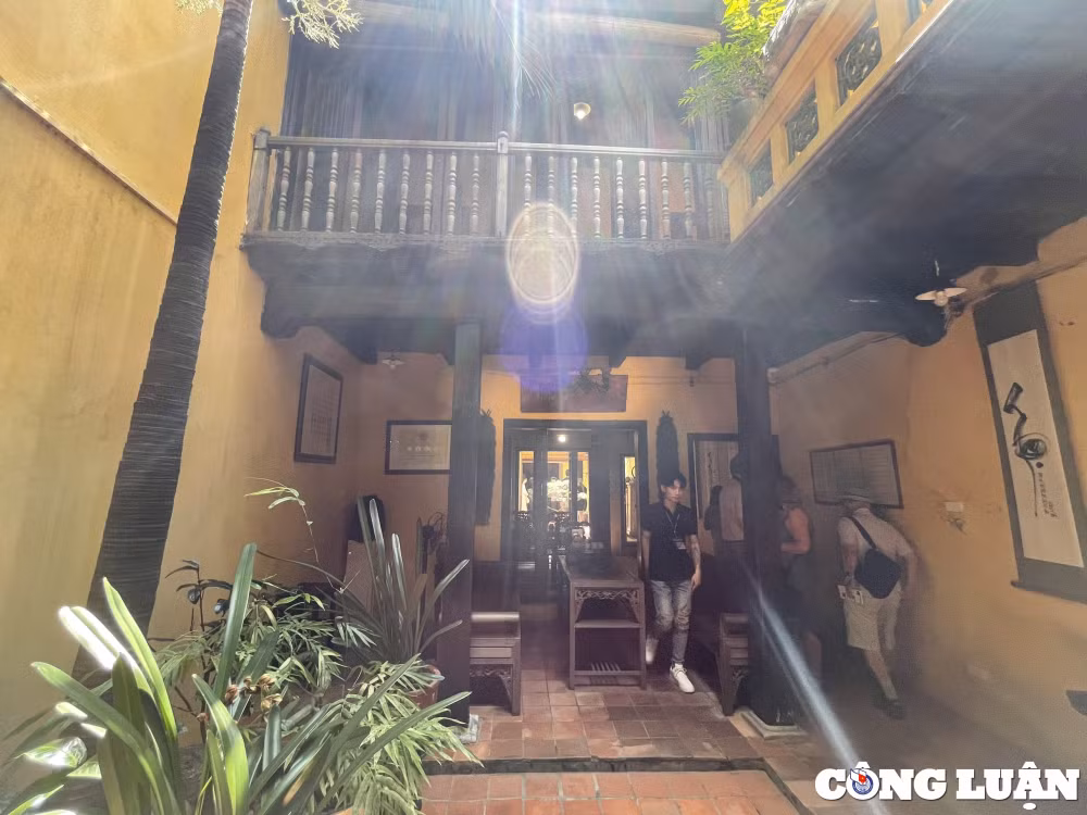doc dao voi kien truc ngoi nha co hon 130 nam tuoi giua long ha noi hinh 2