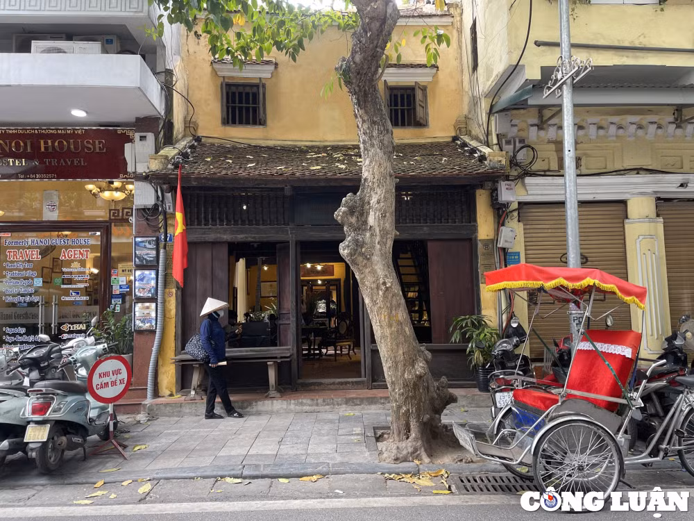 doc dao voi kien truc ngoi nha co hon 130 nam tuoi giua long ha noi hinh 1