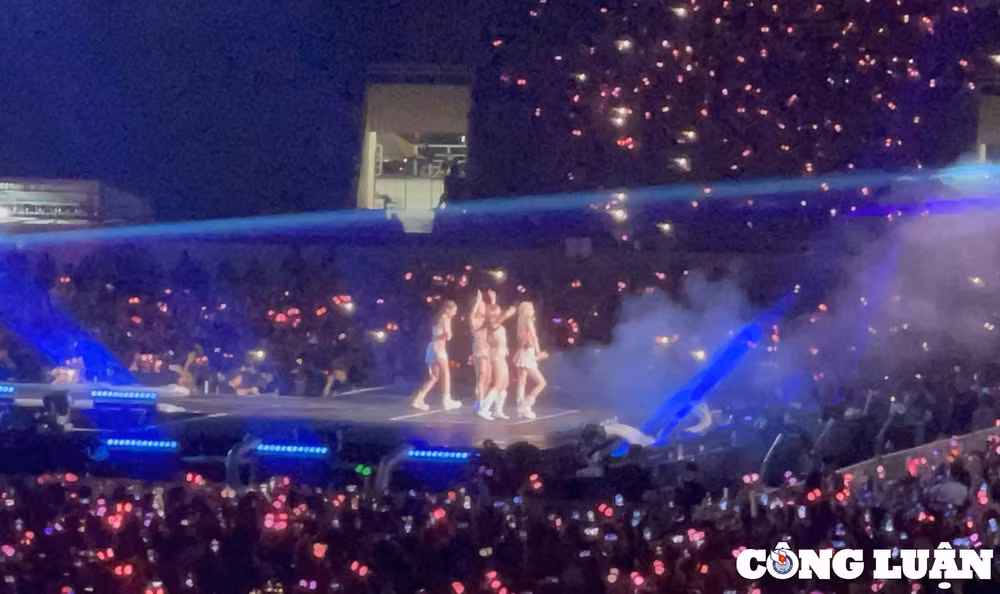 man nhan voi man trinh dien co 1 0 2 cua nhom nhac blackpink tai my dinh hinh 4