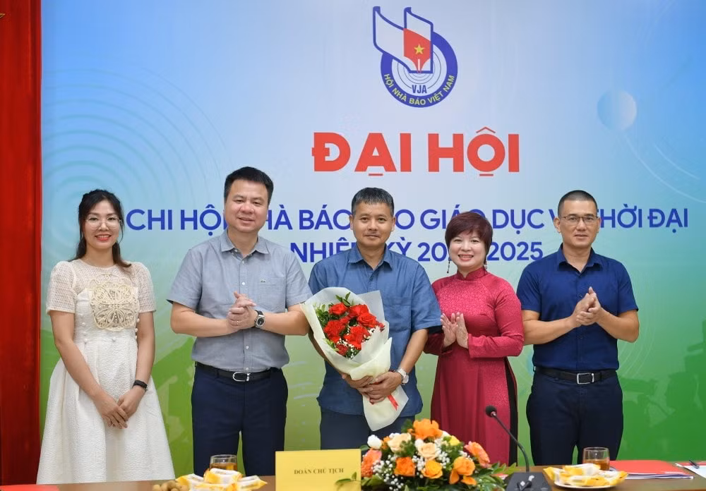 tiep tuc quan tam nang cao trach nhiem xa hoi va dao duc nghe nghiep hinh 2