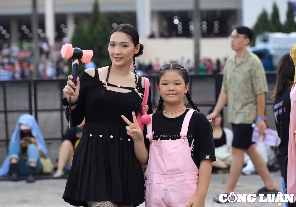 hang nghin fan ham mo do bo san my dinh xem dem nhac blackpink hinh 11
