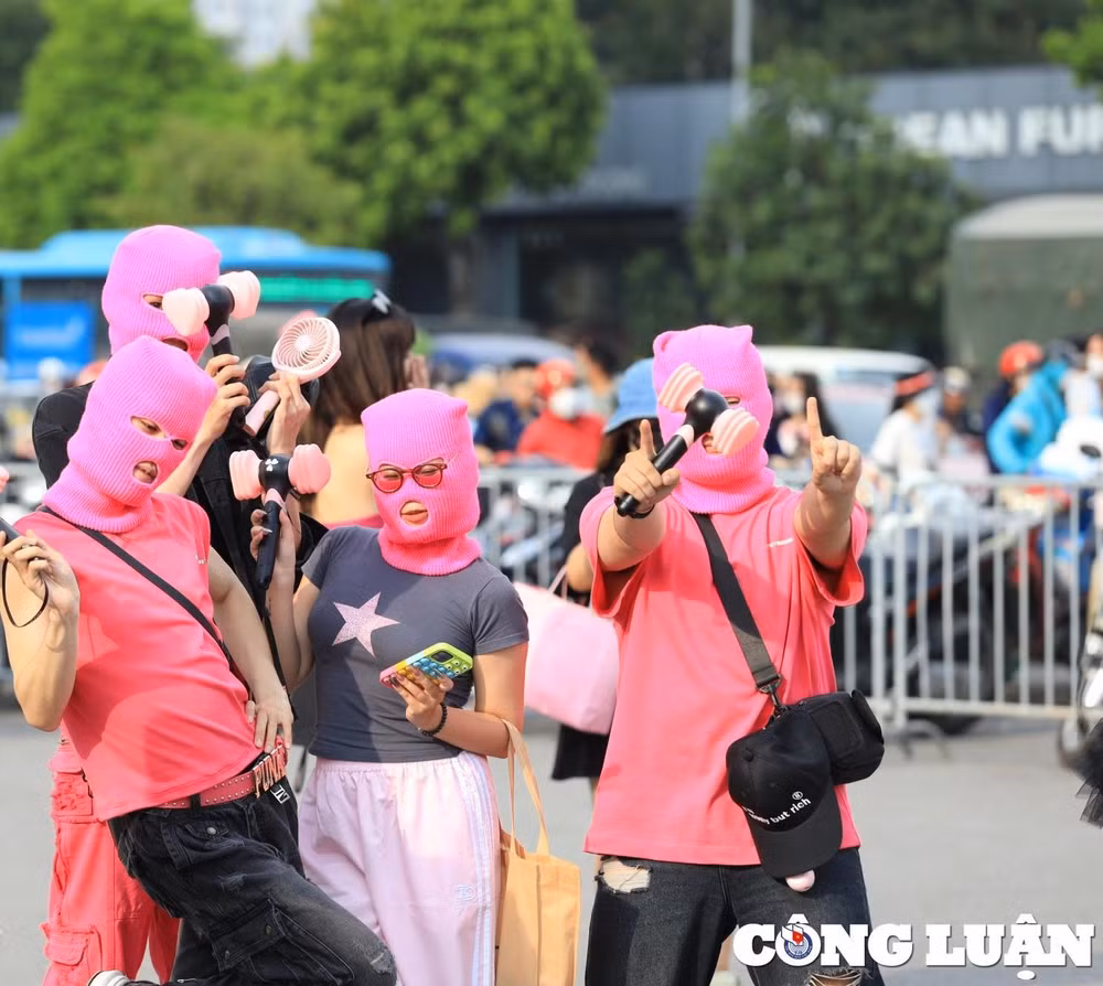 hang nghin fan ham mo do bo san my dinh xem dem nhac blackpink hinh 10
