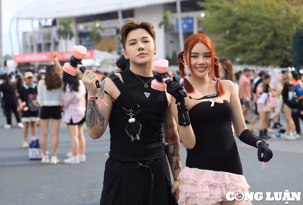 hang nghin fan ham mo do bo san my dinh xem dem nhac blackpink hinh 5