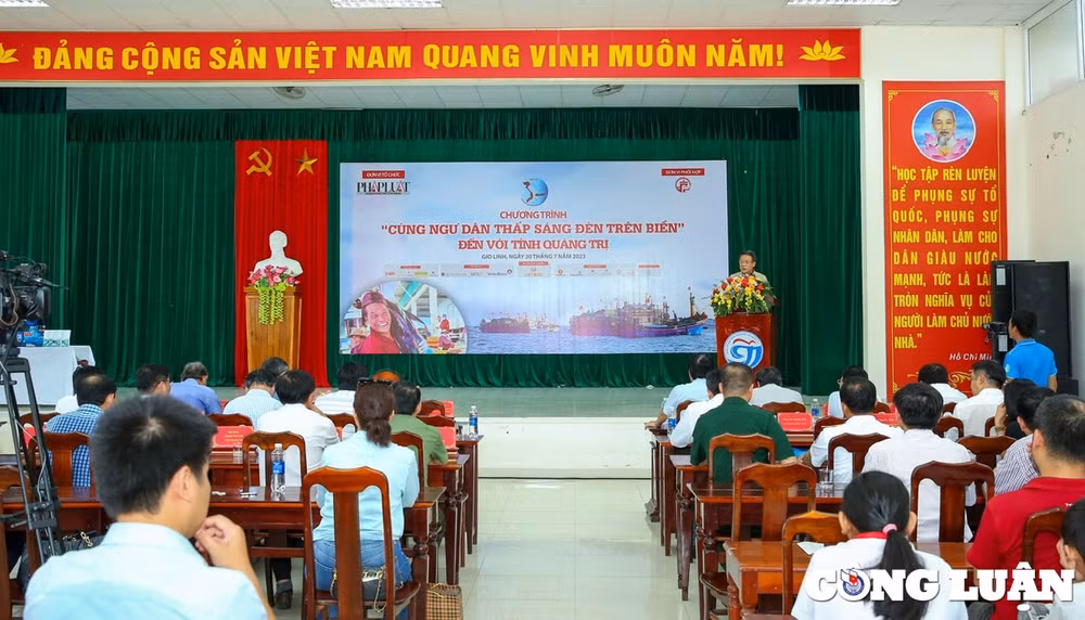 chuong trinh cung ngu dan thap sang den tren bien den voi ba con ngu dan tinh quang tri hinh 1
