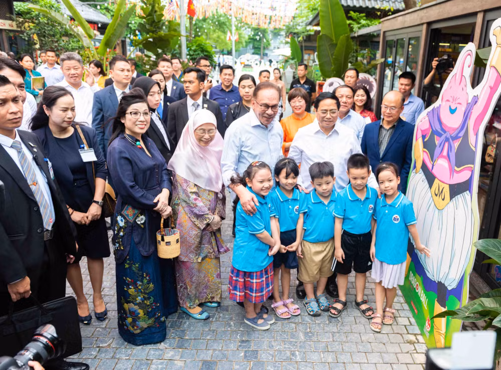 thu tuong pham minh chinh va thu tuong malaysia tham quan pho sach ha noi hinh 3