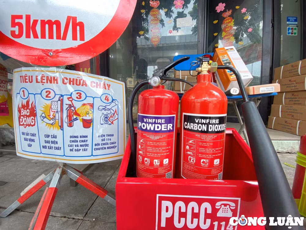ha noi lo so chay no nguoi dan do xo di mua cac thiet bi phong chay chua chay hinh 1