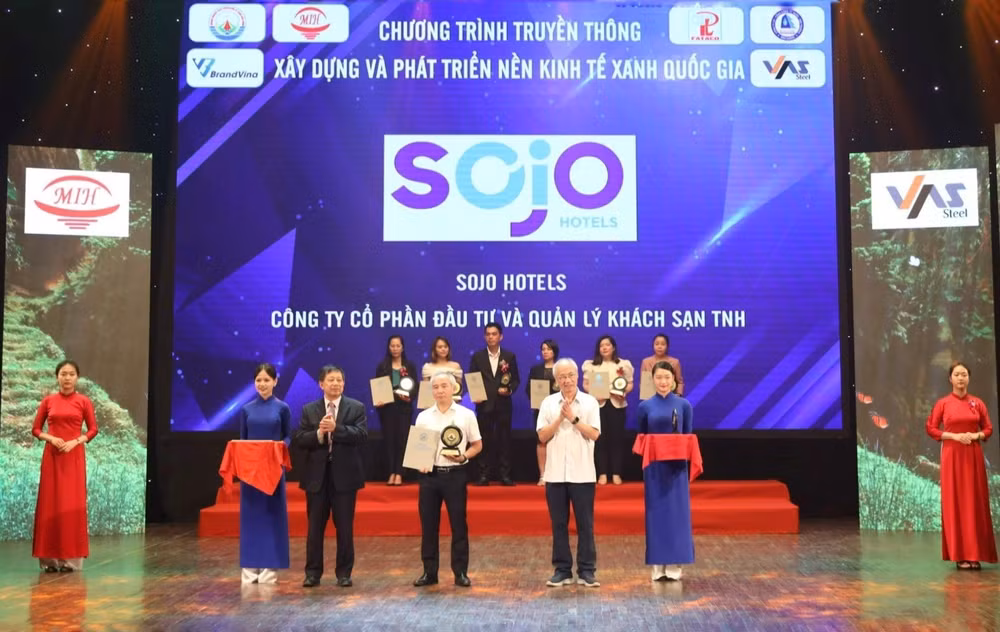 sojo hotels duoc ton vinh nho chuyen doi so vi moi truong hinh 1