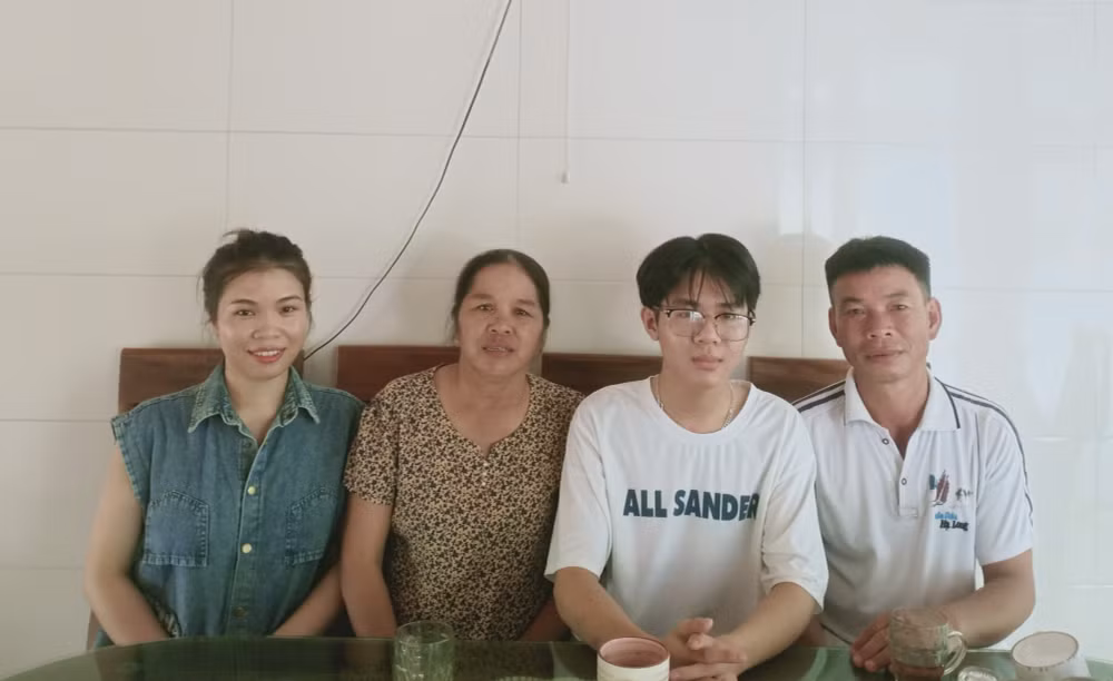 ky tich cua nam sinh dan toc tho tro thanh thu khoa xu nghe hinh 3