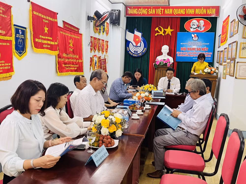 cum thi dua hoi nha bao tinh thanh pho trung nam trung bo 6 thang va hanh trinh no luc hinh 1