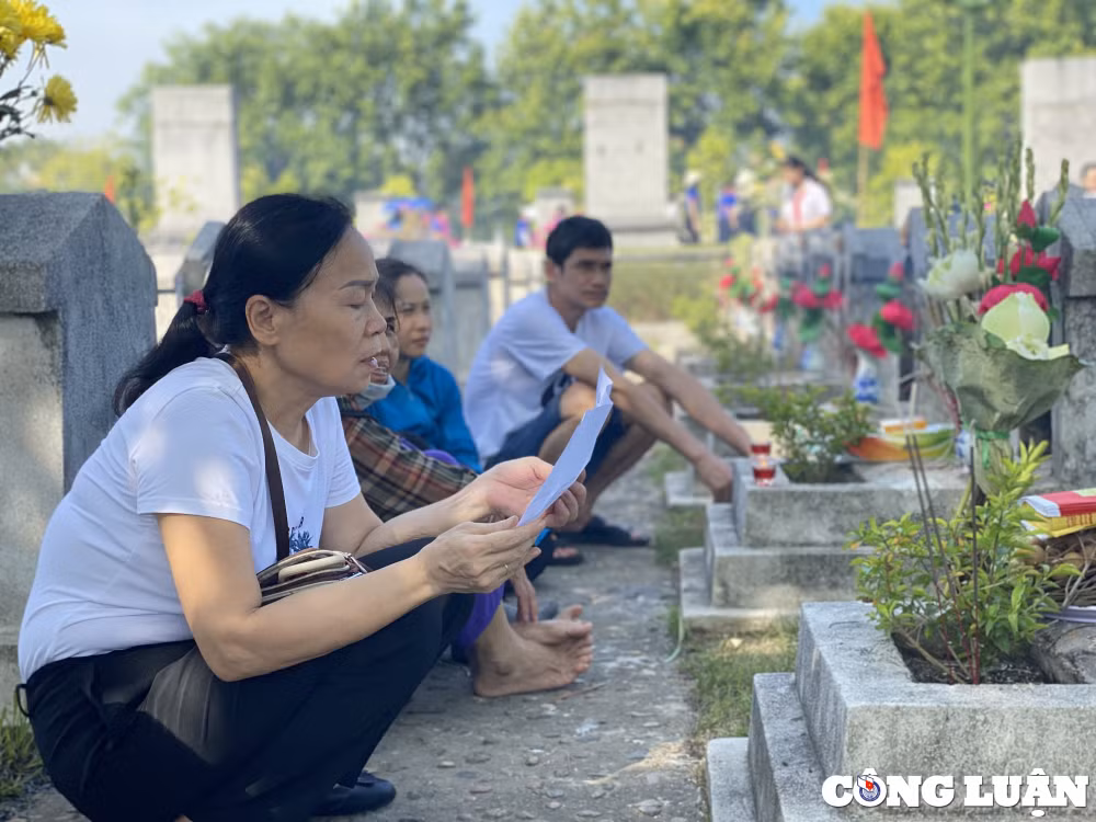 thanh hoa hang ngan nguoi dan den dang huong tri an cac anh hung liet sy hinh 1