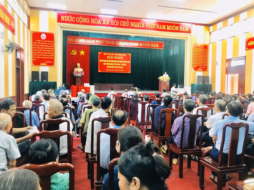 tap doan hanaka tham hoi tang qua cac gia dinh chinh sach nguoi co cong hinh 4