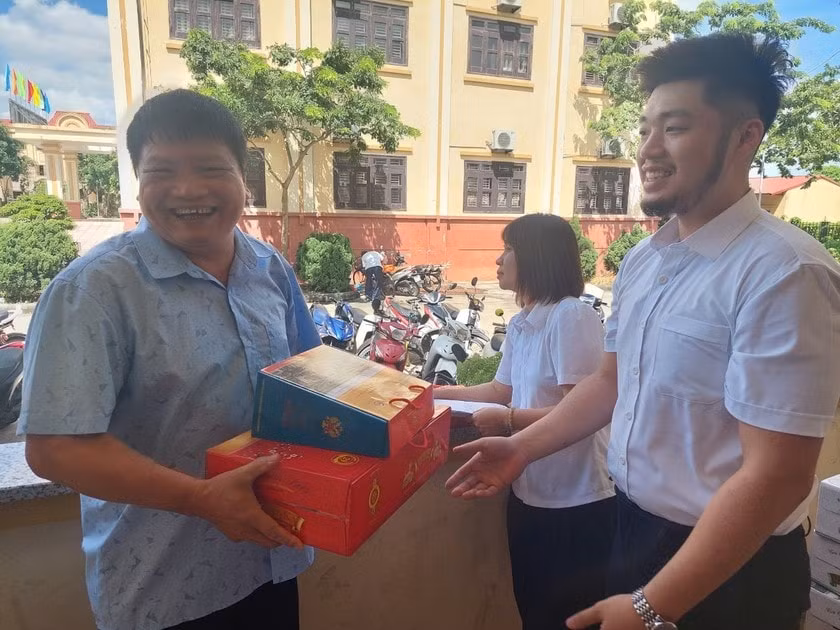 tap doan hanaka tham hoi tang qua cac gia dinh chinh sach nguoi co cong hinh 7