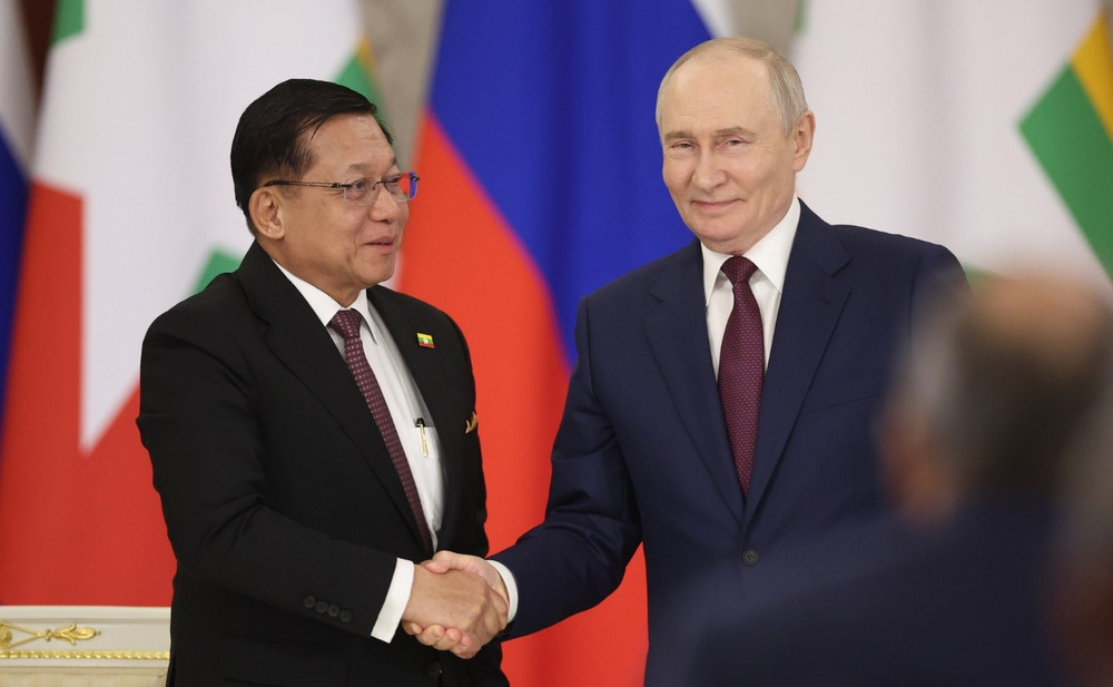 Tổng thống Nga Vladimir Putin và người đồng cấp Myanmar Min Aung Hlaing tại cuộc hội đàm ngày 18/8/2026. Ảnh: Kremlin.ru word-n9aqbz-1.jpg