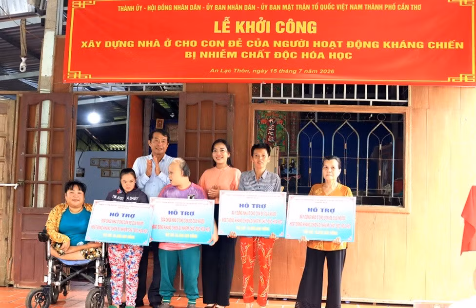 anh-kem-tin-lanh-dao-thanh-pho-du-4.jpg